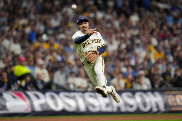 Rays vs. Brewers score, live updates: Milwaukee cuts deficit to 1 run in MLB World Series Game 2