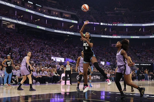 Dream vs. Valkyries score, live updates: Golden State leading at halftime in low-scoring WNBA Finals Game 5