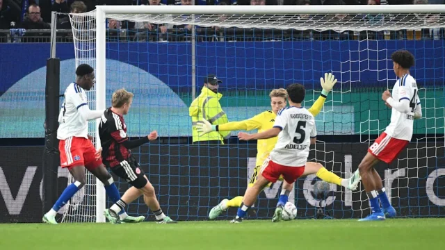 DFB-Pokal: Burkardt sends efficient Eintracht to Round of 16 at HSV's expense