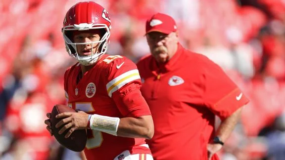 Is Kansas City's playcalling hurting Patrick Mahomes' fantasy value?