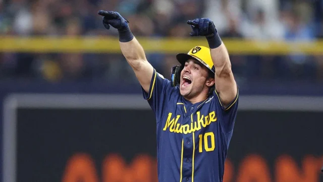 Brewers’ Sal Frelick lays out for incredible Game 3 catch vs. Rays