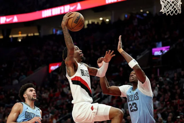 NBA season live updates: Ja Morant leaves Grizzlies-Trail Blazers; latest league reaction