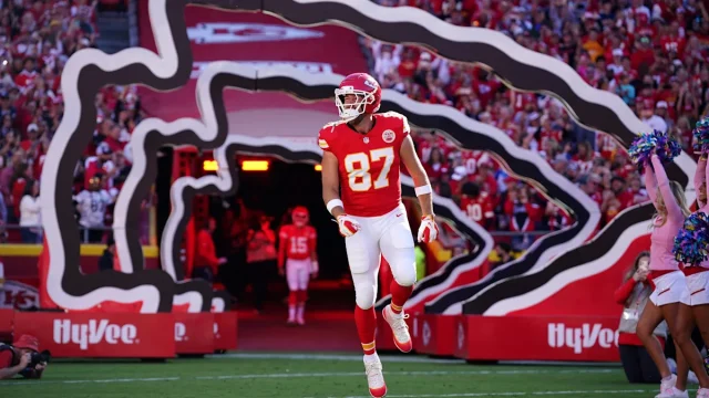 Chiefs' Travis Kelce passes Tony Gonzalez for NFL TE receiving record