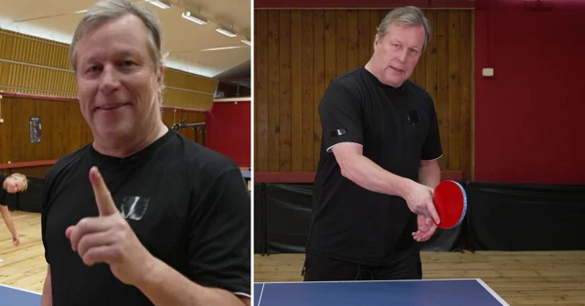J-O Waldner visar chopblocket vid ett pingisbord