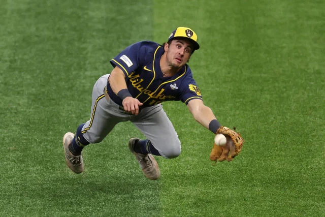 Brewers vs. Rays score, live updates: Milwaukee dominating World Series Game 3 after 8-run inning