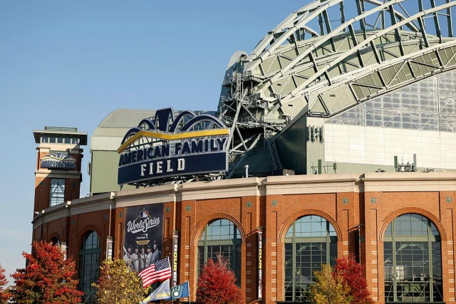 Rays vs. Brewers live updates: MLB World Series Game 2 score, predictions and lineups