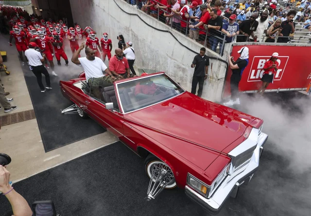 Houston rolls out an old-school, candy-red Cadillac. It’s college football pageantry done right