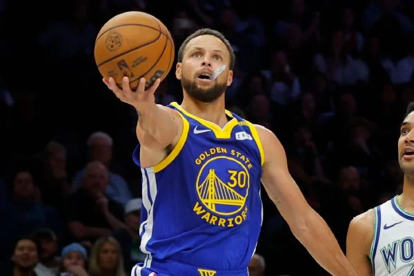 Stephen Curry torches Wolves for 44 as Warriors win 2nd straight after 0-3 start