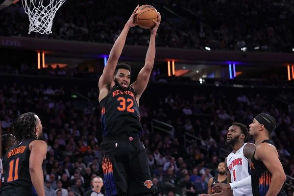Knicks 'focus on little things,' beat Pistons for first win of season
