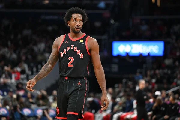 Raptors' Kawhi Leonard to miss Wolves game with knee swelling