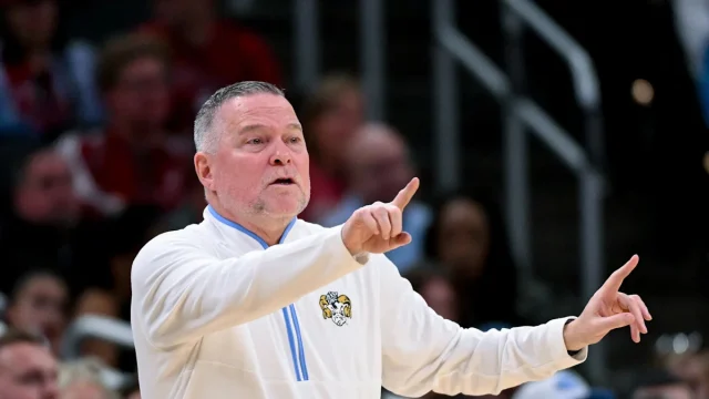 Former UNC basketball legend defends Michael Malone as head coach