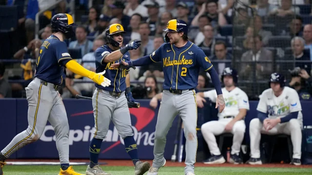 Watch: Brewers score eight runs in historic World Series fifth inning
