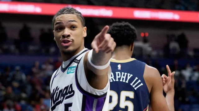 Kings’ Darius Acuff Jr.’s bonkers first half includes monster tomahawk throwdown