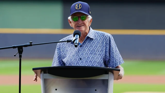 Fox puts Bob Uecker calls over Brewers playoff highlights in tribute