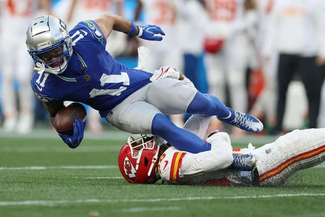 Chiefs vs. Seahawks score, live updates: Seattle defense controlling Patrick Mahomes, Kansas City offense