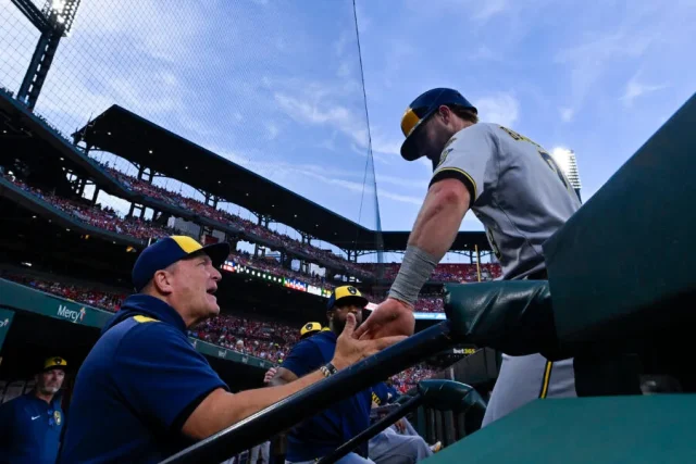 Pat Murphy takes brutal shot at Yankees while celebrating Brewers’ World Series Title with Jake Bauers