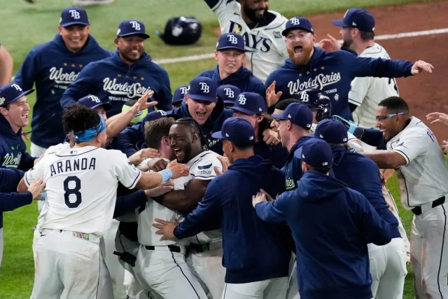 Rays win Game 4 on Williamson’s walk-off hit, extend World Series against Brewers: Live updates and reaction