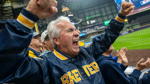 How loud, exactly, was Brewers crowd for World Series Game 2?