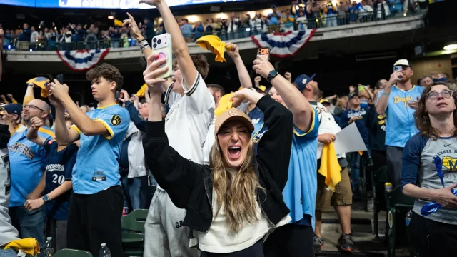 Watch our livestream of Brewers' World Series parade, rally