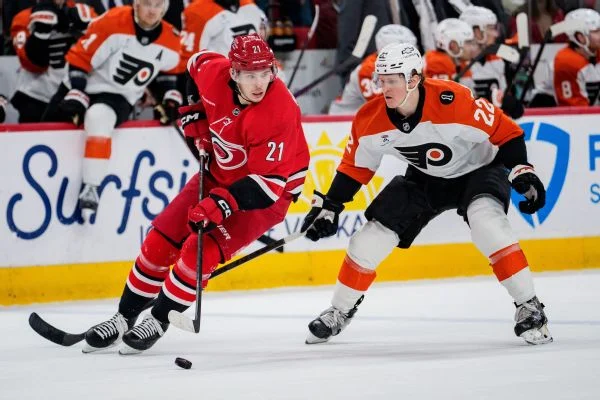 Hurricanes reach one-year, $3M deal with Alexander Nikishin