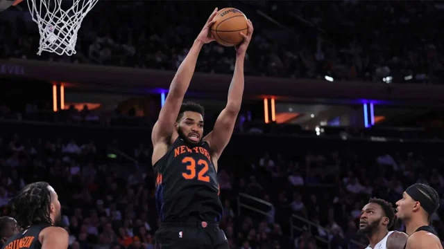Knicks’ Mike Brown reveals challenge to Karl-Anthony Towns at halftime vs. Pistons