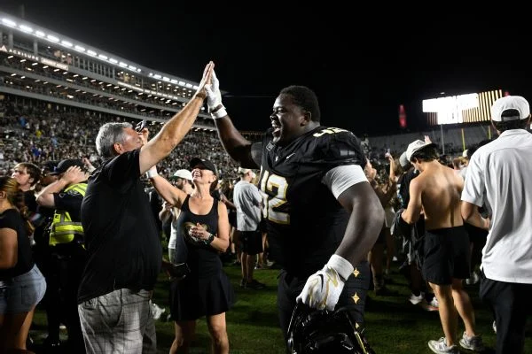 UCF fined for fans' chants at BYU; Big 12 sets policy with in-game penalties