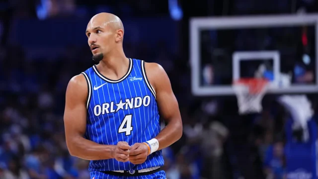 Magic guard Jalen Suggs helped off after significant knee injury in win over Knicks