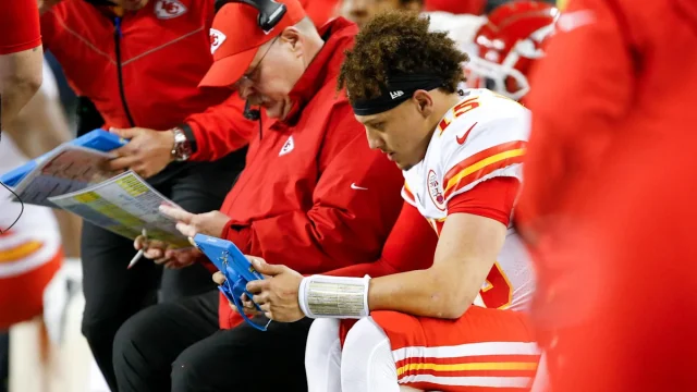 Will Patrick Mahomes play today? Status update for Chiefs QB in Week 7