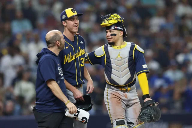 William Contreras and Pat Murphy share emotional moment after Brewers win World Series