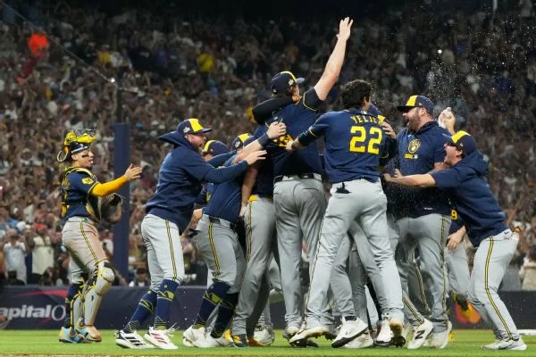 Brewers close out Rays in Game 5 for first World Series title
