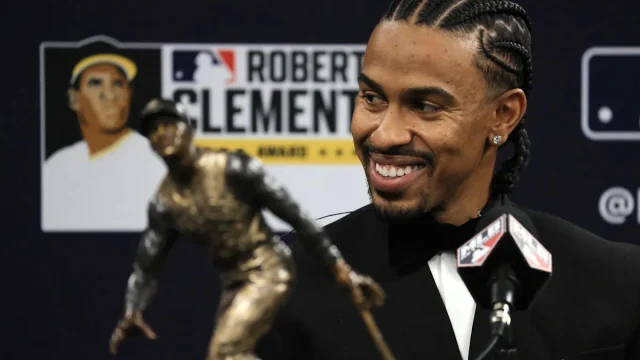 Roberto Clemente's widow saw Francisco Lindor's award coming