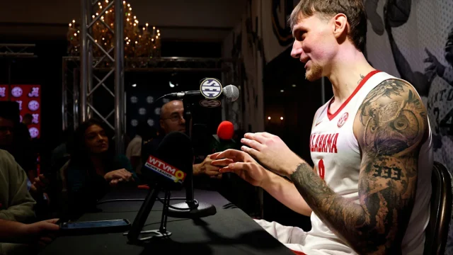 Alabama basketball's Drew Fielder left football behind, but not his versatility