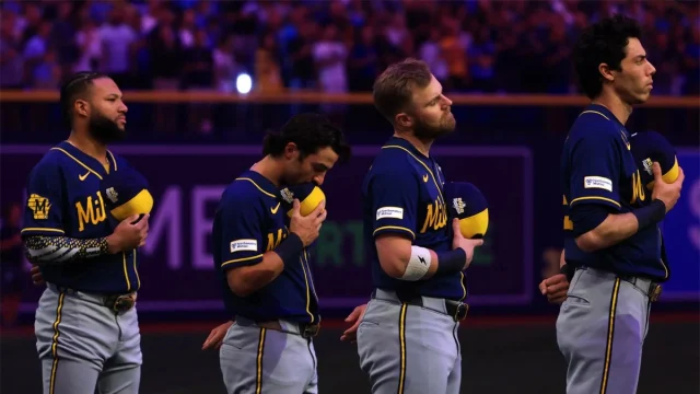 1 free agent Brewers must re-sign after winning World Series