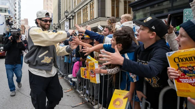 7 top moments from Brewers' World Series championship parade
