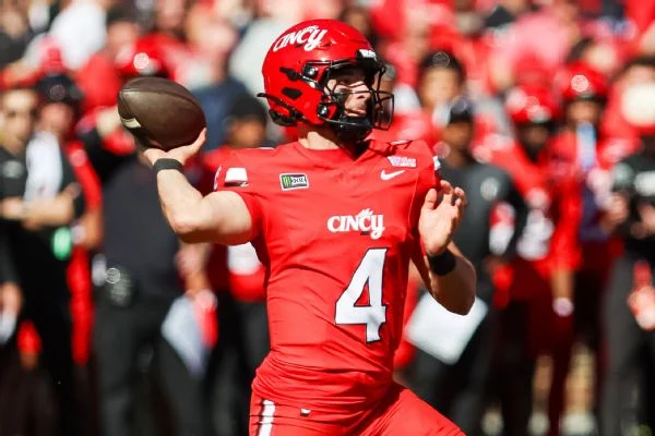 Cincinnati upsets No. 8 Texas Tech behind French's 4 TD passes