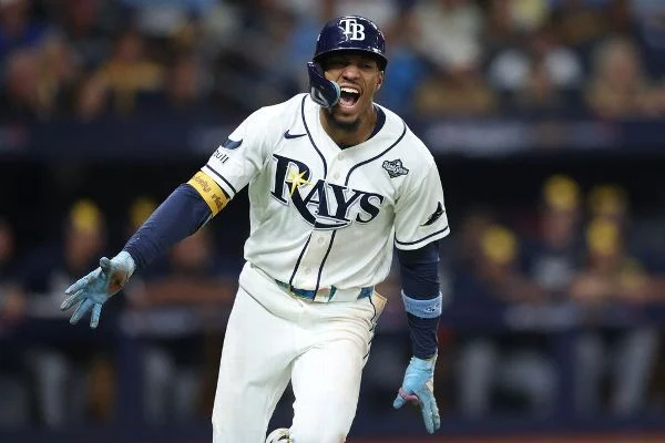 Rays steal Game 4 from Brewers in extras to stay alive in World Series