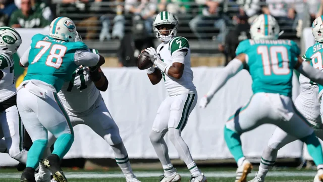 Where does PFF rank Jets' Geno Smith among every starting QB in NFL?