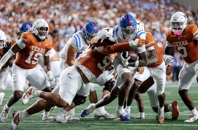 Ole Miss vs. Texas score, live updates: Trinidad Chambliss-Horatio Fields TD pass pulls Rebels even in fourth quarter