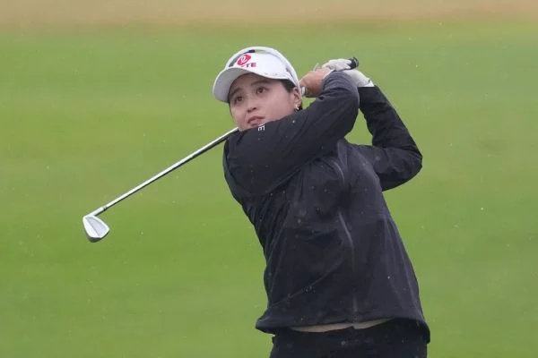 Hye-Jin Choi moves into 2nd place tie at LPGA South Korea