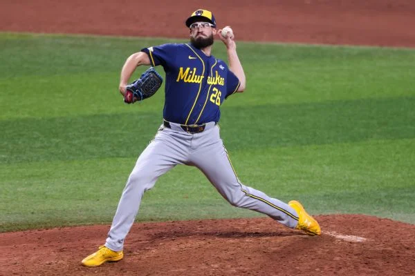 Brewers' Ashby sets record for scoreless innings by a reliever in a postseason
