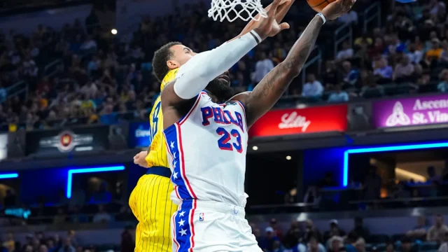 “This is a Farewell Tour For The King Fellas” – NBA World Reacts as LeBron James Gets Blocked on a Chase-Down and Has His Ankles Snatched