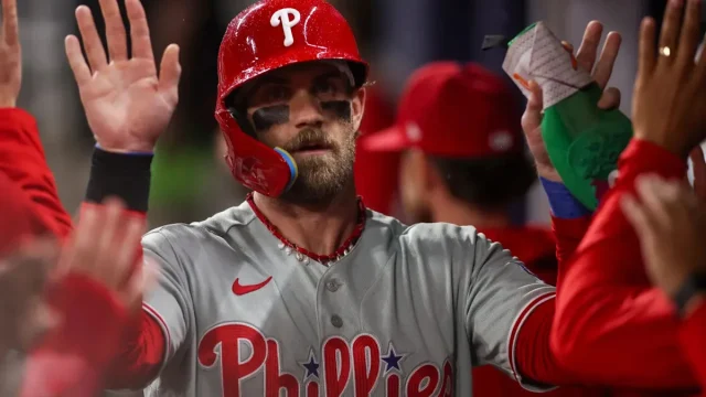 Phillies, Yankees, Red Sox predicted to enter bidding war for 39-HR Triple Crown winner
