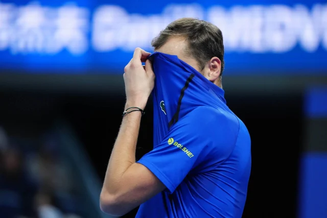 Daniil Medvedev punches tennis court instead of smashing racket in apparent bid to avoid fine