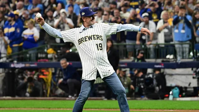 Robin Yount drops emotional Bob Uecker take during Brewers World Series parade