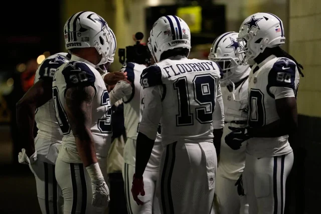 Cowboys vs. Eagles live updates: NFL ‘Monday Night Football’ score, predictions, odds and latest