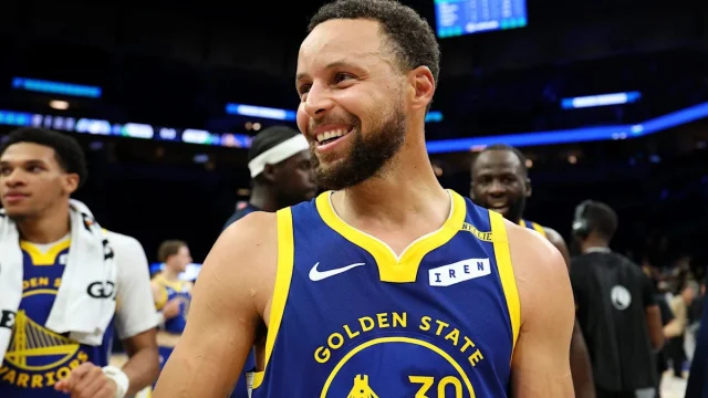 Steph Curry surprises Olivia Miles with special gift at Warriors game