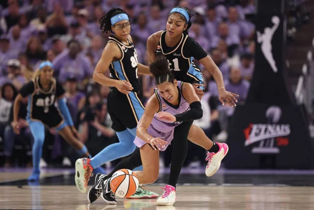 Dream vs. Valkyries score, live updates: Golden State, Atlanta battling in second half of WNBA Finals Game 5