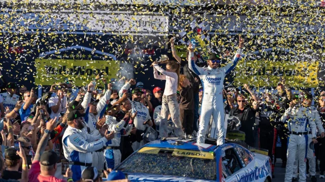 Larson extends points lead with 1st NASCAR win at Talladega after last-lap scramble