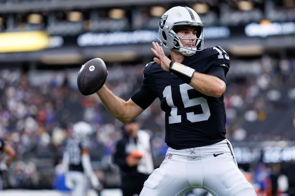 Raiders' Kubiak on switching to QB Mendoza: 'We're thinking about everything'
