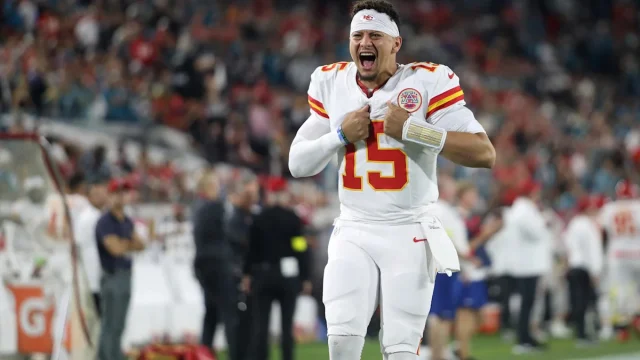 Chiefs to wear 'White on White' uniforms for 'Sunday Night Football'